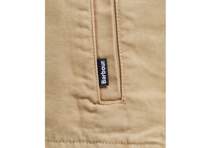 Cette surchemise beige de la marque Barbour est en coton doux.